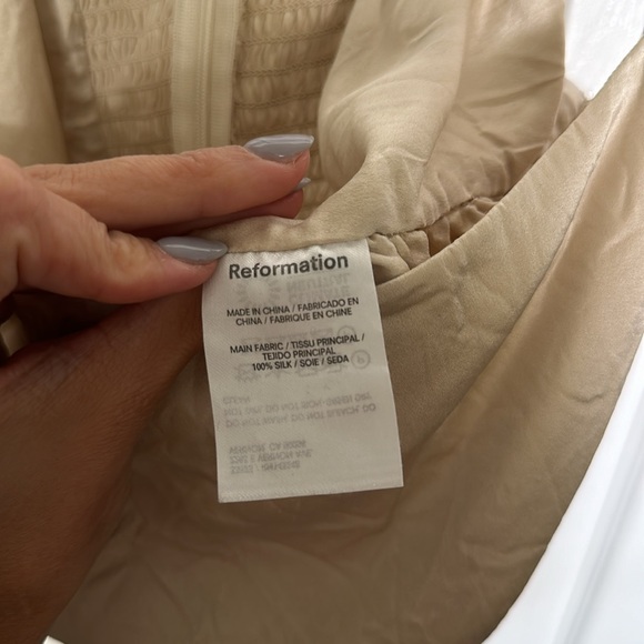 Reformation Lucrezia silk crop top in cream. - Picture 5 of 7